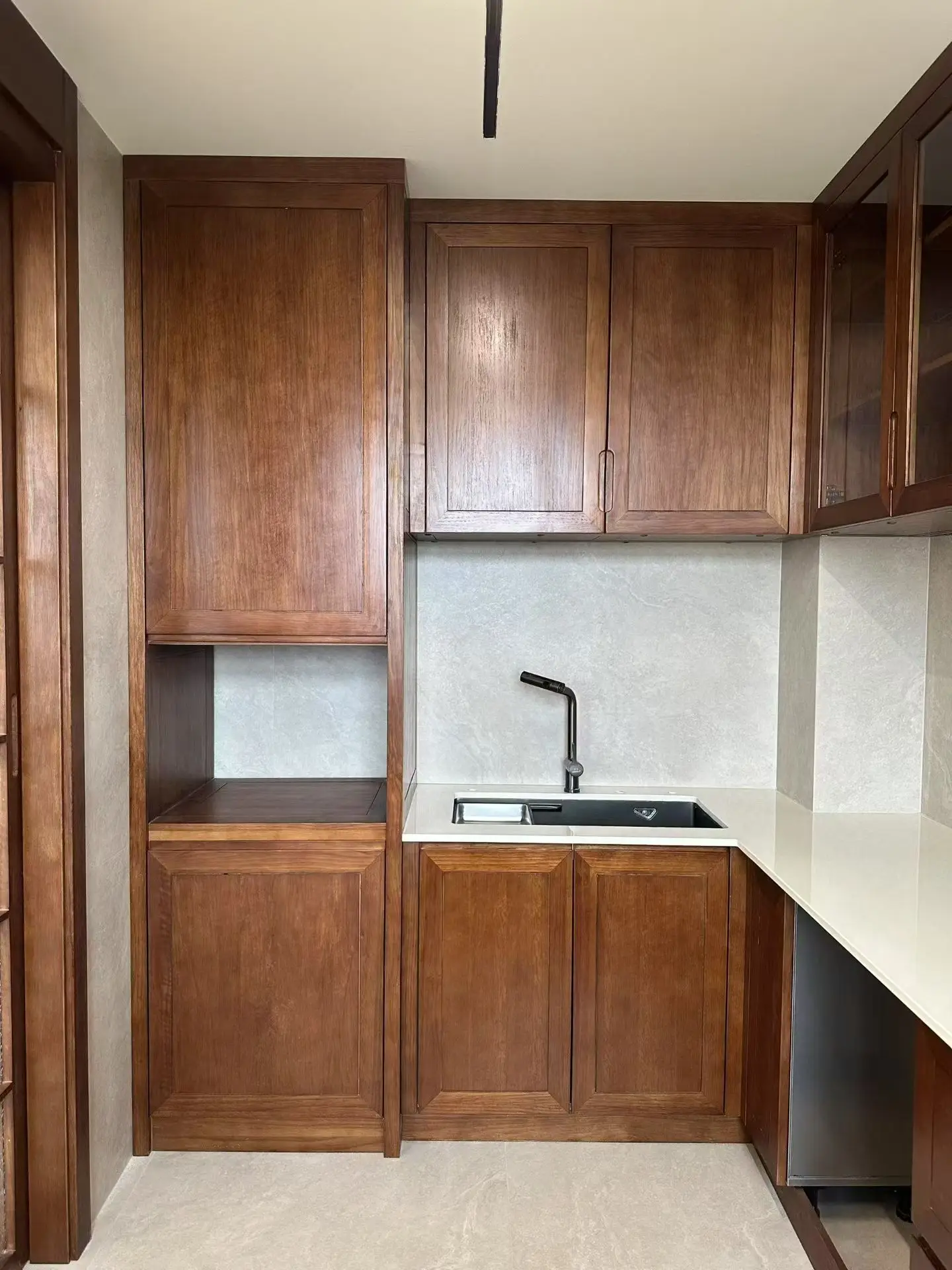 個性化實木櫥柜定制，三木家具帶你開啟品質生活